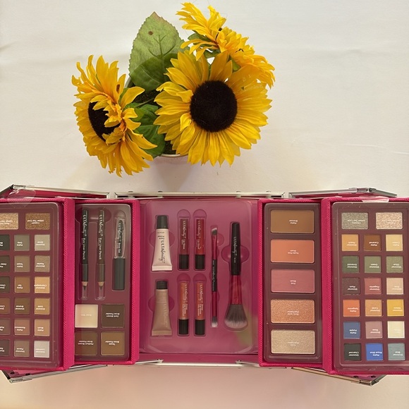 Ulta Beauty Box Artist Edition in Bold Pink - Picture 3 of 6